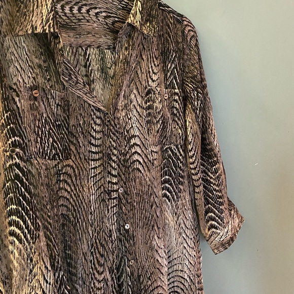 Roz & Ali pretty blouse Size Large w metallic thread in it. Spring wardrobe - Picture 3 of 6